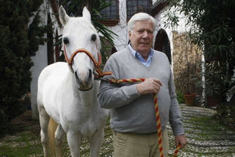 giardiniere di hermes|L'erede di Hermès adotta il suo giardiniere per lasciargli.